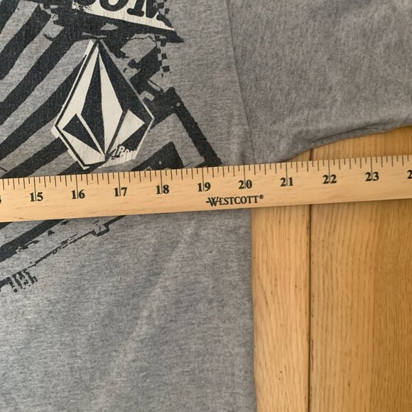 Vintage Y2K Volcom Tee Men's Large Gray Big Graphics Surfing Skating Street - Picture 5 of 6